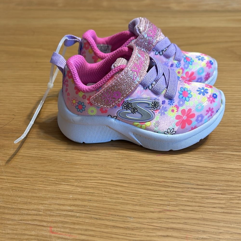 Sketchers gym shoe